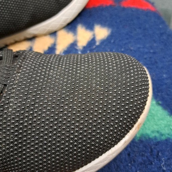 Athletic_Shoes